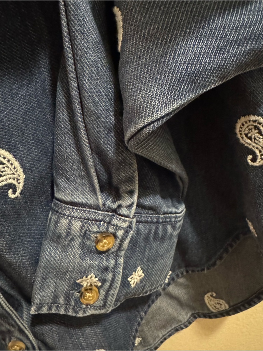 Anthropologie Cloth & Stone Denim Shirt Paisley print NWT Sz Medium - Picture 5 of 9